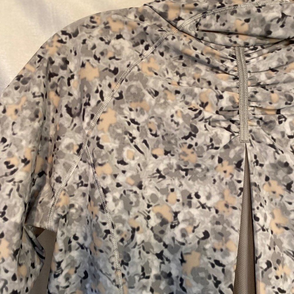 Lululemon Gather Me Slightly Ladies 6 Grey Floral - Picture 7 of 16